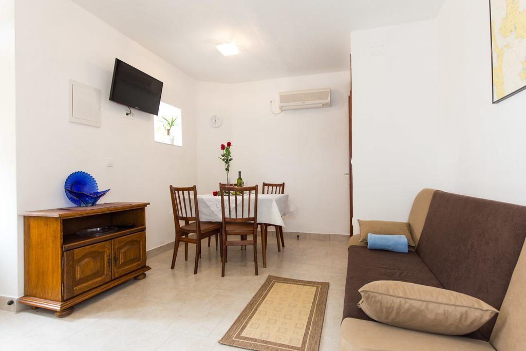 Holiday Home Mery By El-Pi Tours มาลินสกา ภายนอก รูปภาพ
