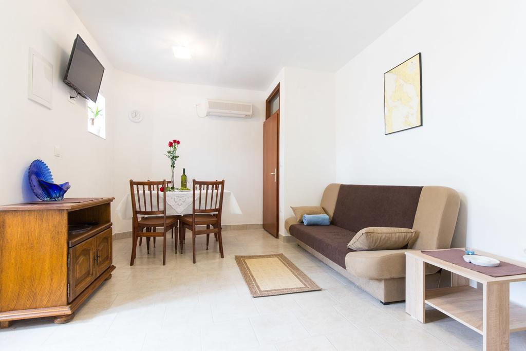 Holiday Home Mery By El-Pi Tours มาลินสกา ภายนอก รูปภาพ